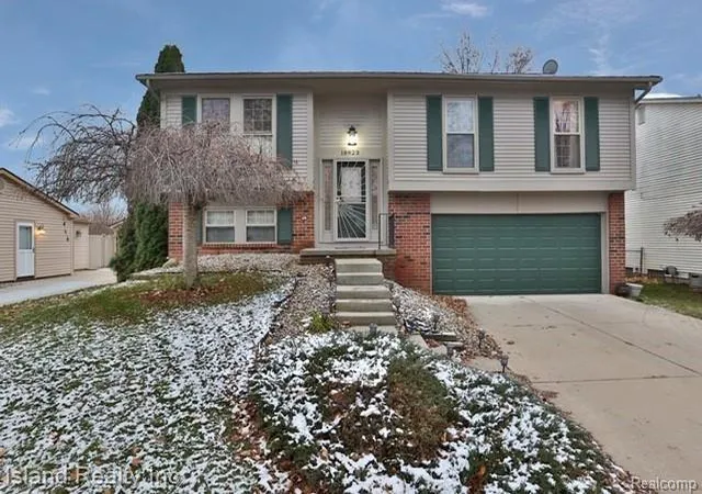 Single Family Residence at 18923 Orleans Pl, Woodhaven, MI 48183 | MLS# 21530121 |  | Sold on 2019-01-16