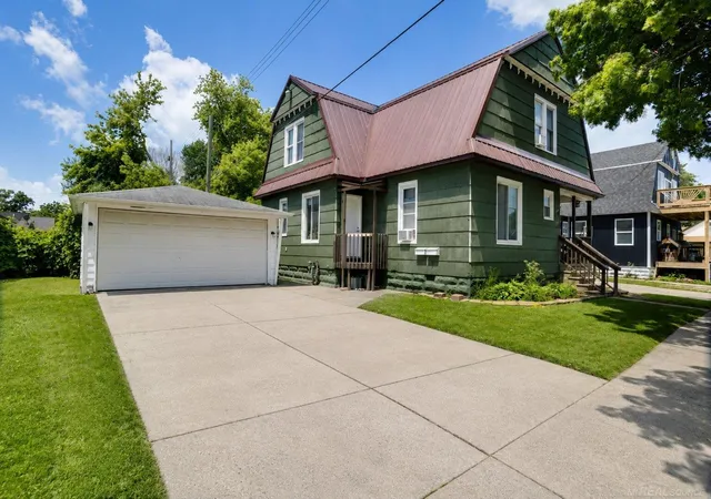 Homes for sale in Port Huron, MI | 607 11th St, Port Huron, MI 48060 | MLS# 50213890