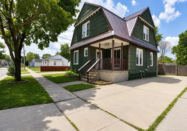 Homes for sale in Port Huron, MI | 607 11th St, Port Huron, MI 48060 | MLS# 50213890