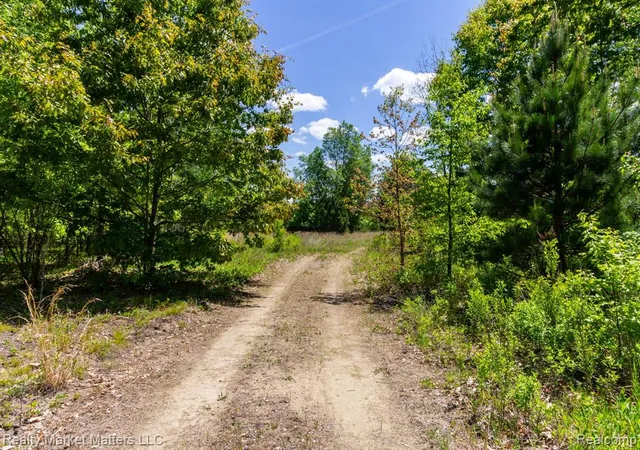Homes for sale in Columbiaville, MI | 5400 Snow Den Trl, Columbiaville, MI 48421 | MLS# 61000721