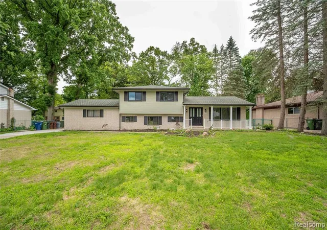 Photo 1 of Sale Pending at 6742 Canterbury Ct, Shelby Township, MI 48316 | MLS# 61004575 | Listing updated on 2026-08-25