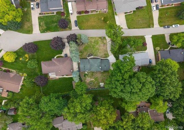 Photo 50 of Sale Pending at 6742 Canterbury Ct, Shelby Township, MI 48316 | MLS# 61004575 | Listing updated on 2026-08-25