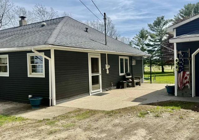 Homes for sale in Alma, MI | 742 E Van Buren Rd, Alma, MI 48801 | MLS# 80067770