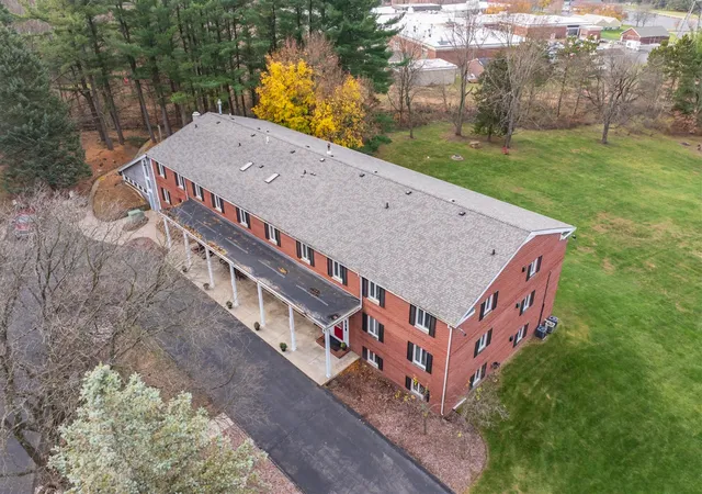 2nd image of 561 Garrison Rd, Battle Creek, MI 49017