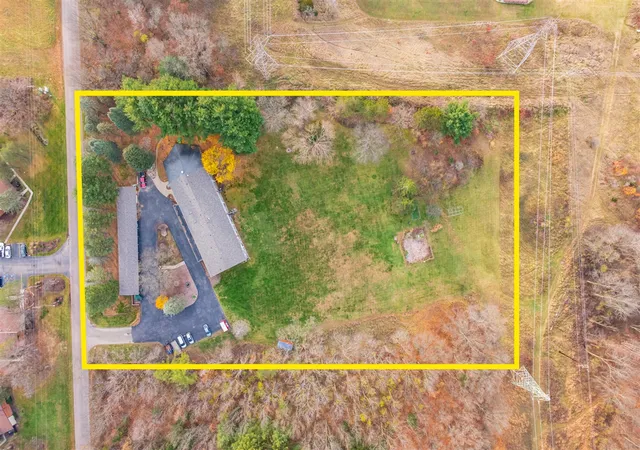 4th image of 561 Garrison Rd, Battle Creek, MI 49017