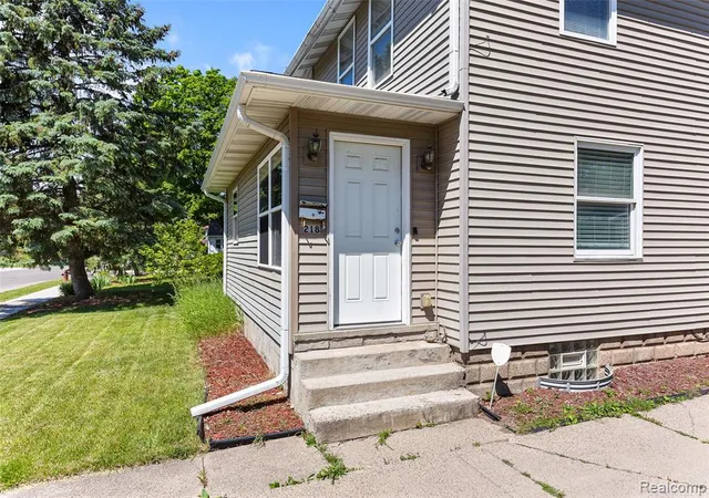 4th image of 218 W Greenlawn Ave, Lansing, MI 48910 2816 | MLS# 61000511