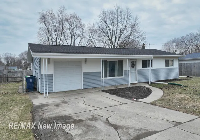 Homes for sale in Saginaw, MI | 2670 Valley Dr, Saginaw, MI 48603 | MLS# 50202308