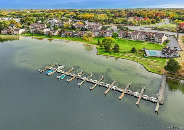 Photo 3 of Condo for sale at 3388 Loon Lake Ct, Waterford, MI 48329 | MLS# 60948954 | Listing updated on 2026-08-29