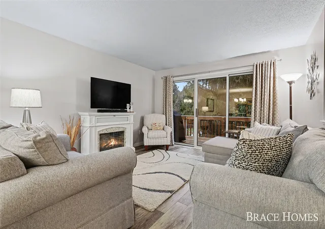 Photo 4 of Sale Pending at 3369 Woodwind Dr, Grand Rapids, MI 49525 | MLS# 70511058 | Listing updated on 2026-01-20