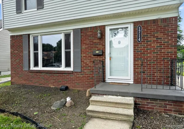 5th image of 1714 Cooper Ave, Lansing, MI 48910 | MLS# 61010066