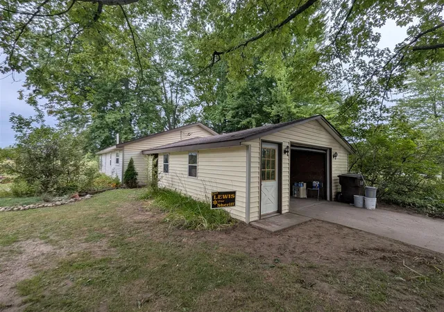 28th image of 130 N 4th St, Pierson, MI 49339 | MLS# 70552171