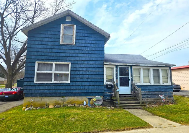Homes for sale in Flushing, MI | 218 S Cherry St, Flushing, MI 48433 | MLS# 70521531