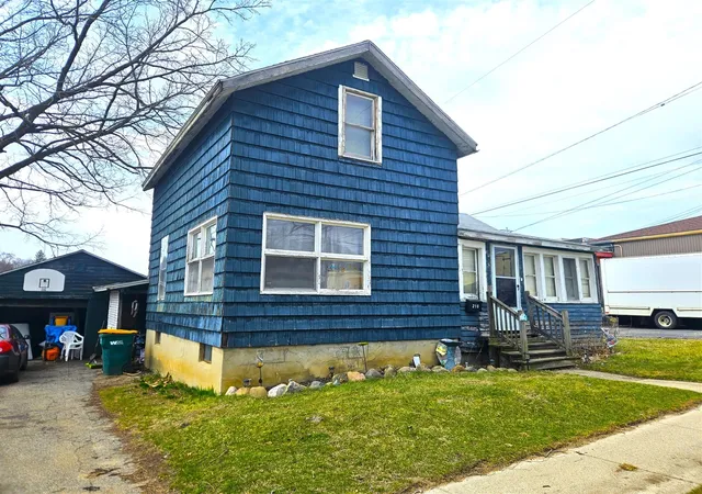 Homes for sale in Flushing, MI | 218 S Cherry St, Flushing, MI 48433 | MLS# 70521531