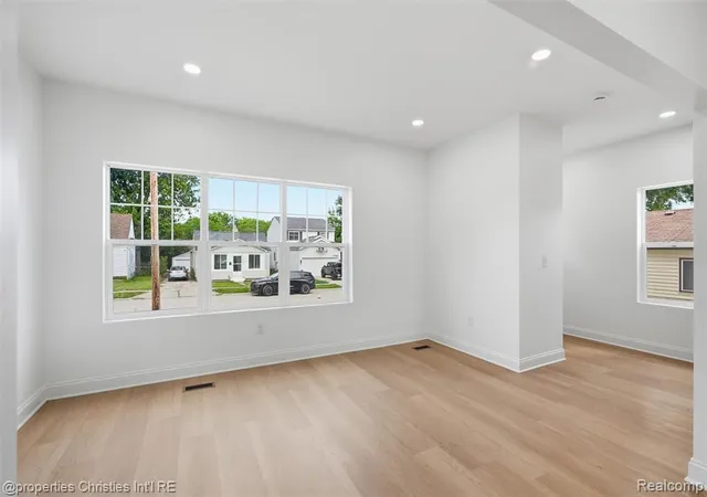 Photo 5 of Single family home for sale at 27828 Groveland St, Madison Heights, MI 48071 | MLS# 61023435 | Listing updated on 2026-09-06