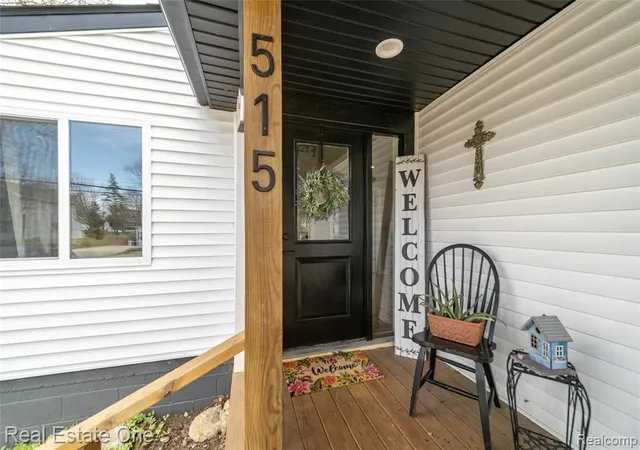 Photo 3 of Sale Pending at 515 S Michigan Ave, Howell, MI 48843 2602 | MLS# 61021785 | Listing updated on 2026-09-13