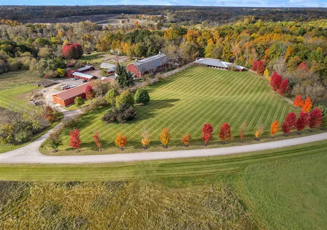 1st image of 5105 Turtle Point Dr, Ann Arbor, MI 48105 | MLS# 70524359