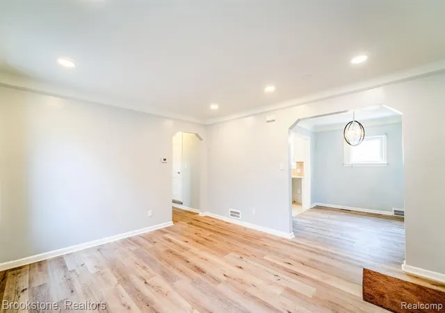 5th image of 17228 Stout St, Detroit, MI 48219 3481 | MLS# 60988557