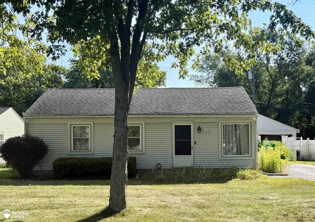 Photo 1 of Sale Pending at 2250 Pauline Dr, Waterford, MI 48329 | MLS# 50187823 | Listing updated on 2025-10-02