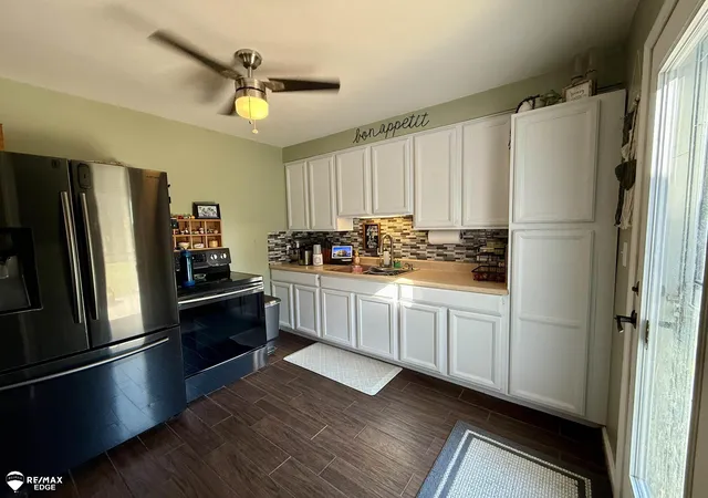 Photo 3 of Sale Pending at 2250 Pauline Dr, Waterford, MI 48329 | MLS# 50187823 | Listing updated on 2025-10-02