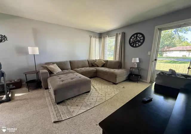 Photo 4 of Sale Pending at 2250 Pauline Dr, Waterford, MI 48329 | MLS# 50187823 | Listing updated on 2025-10-02