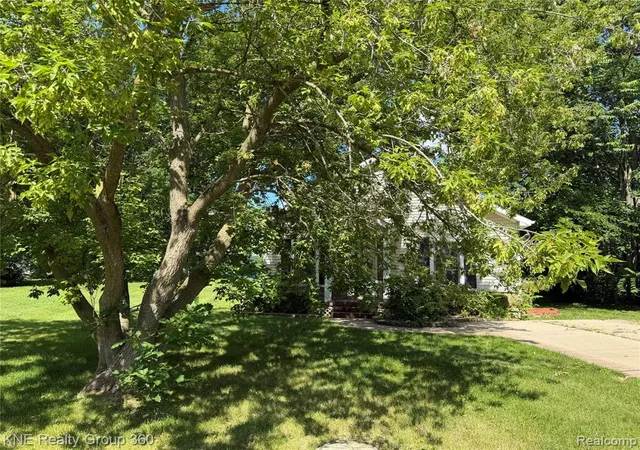 Homes for sale in Hartland, MI | 1525 Shoreline Dr, Hartland, MI 48353 | MLS# 60978623