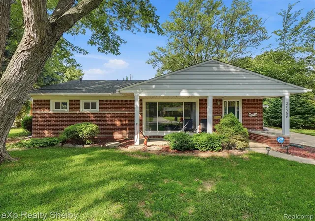 3rd image of 28286 Red Leaf Ln, Southfield, MI 48076 2921 | MLS# 61005433