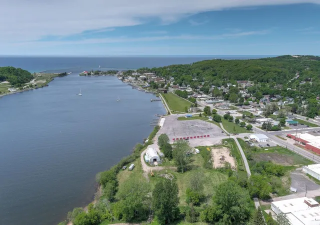 2nd image of 903 Main St, Frankfort, MI 49635 | MLS# 80069102
