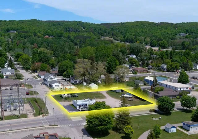 3rd image of 903 Main St, Frankfort, MI 49635 | MLS# 80069102
