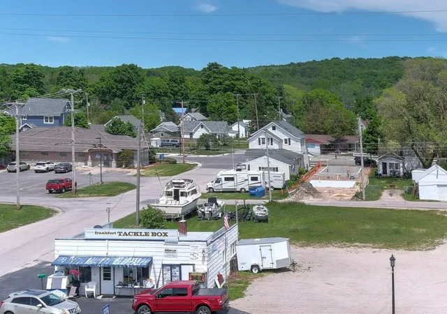 4th image of 903 Main St, Frankfort, MI 49635 | MLS# 80069102