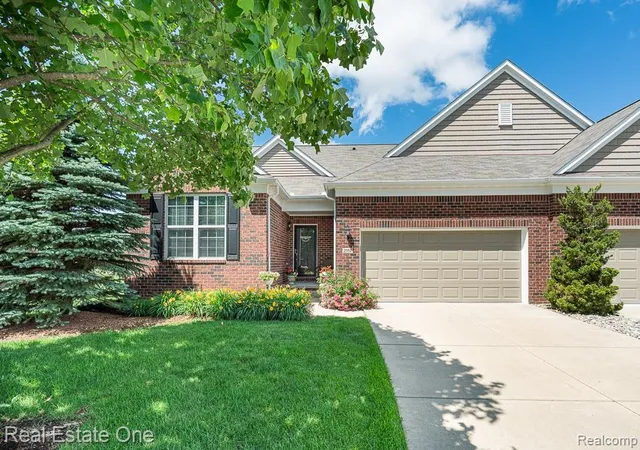 Homes for sale in Lake Orion, MI | 2082 Orwell St, Lake Orion, MI 48360 | MLS# 61005296