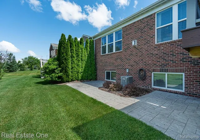 Homes for sale in Lake Orion, MI | 2082 Orwell St, Lake Orion, MI 48360 | MLS# 61005296