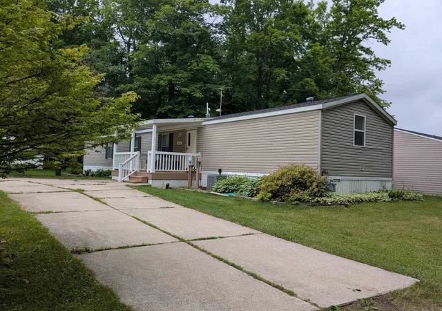 Homes for sale in Weidman, MI | 7610 Windoga Lake Dr, Weidman, MI 48893 | MLS# 80070360