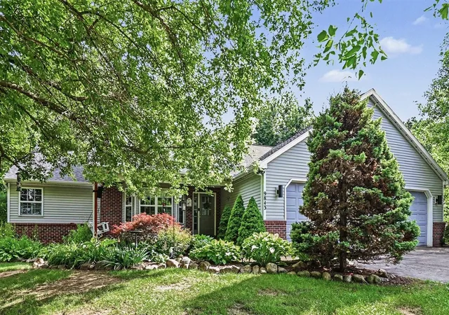 Homes for sale in Gregory, MI | 9843 Iosco Ridge Dr, Gregory, MI 48137 | MLS# 70539145