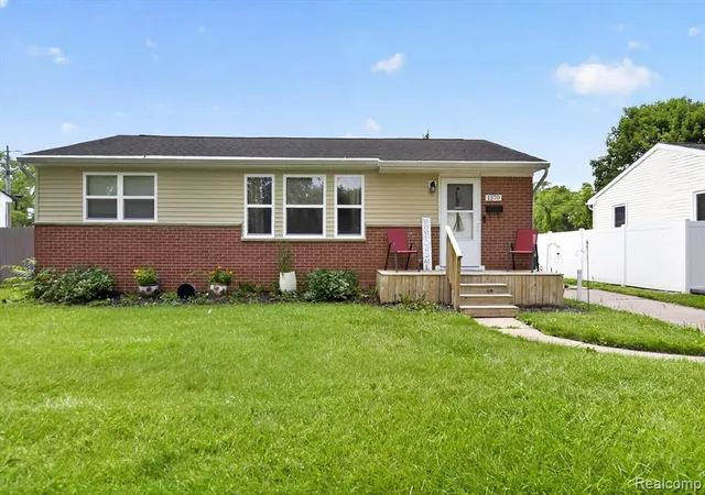 Homes for sale in Ypsilanti, MI | 1370 Parkwood Ave, Ypsilanti, MI 48198 | MLS# 61007253