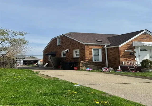 2nd image of 7308 Winthrop St, Detroit, MI 48228 | MLS# 60992031