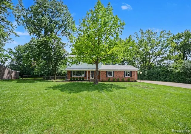 Homes for sale in Farmington Hills, MI | 24474 Springbrook Dr, Farmington Hills, MI 48336 | MLS# 61005278