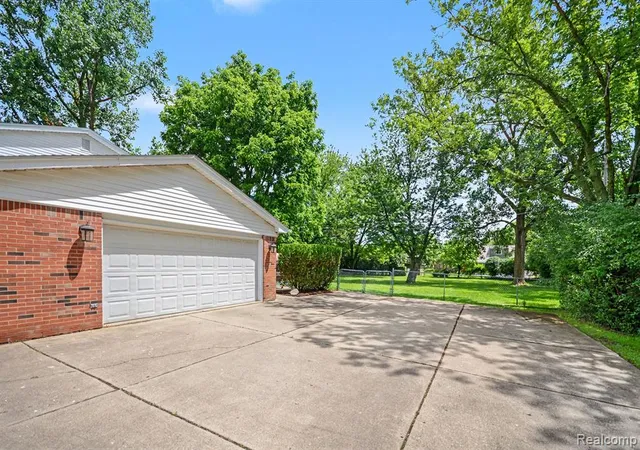 Homes for sale in Farmington Hills, MI | 24474 Springbrook Dr, Farmington Hills, MI 48336 | MLS# 61005278