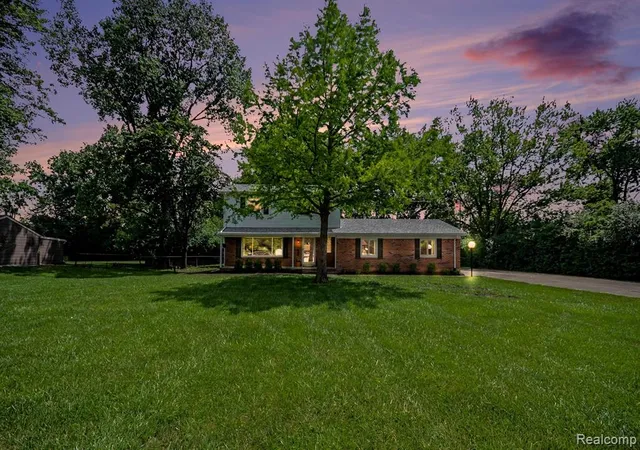 Homes for sale in Farmington Hills, MI | 24474 Springbrook Dr, Farmington Hills, MI 48336 | MLS# 61005278