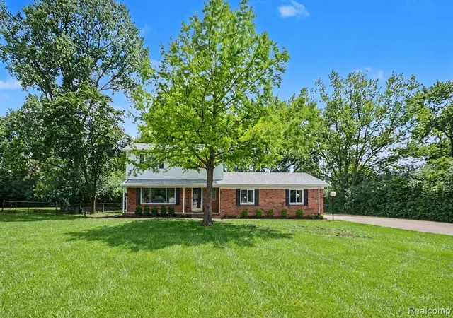 Homes for sale in Farmington Hills, MI | 24474 Springbrook Dr, Farmington Hills, MI 48336 | MLS# 61005278