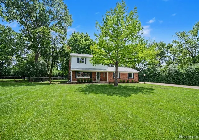 Homes for sale in Farmington Hills, MI | 24474 Springbrook Dr, Farmington Hills, MI 48336 | MLS# 61005278
