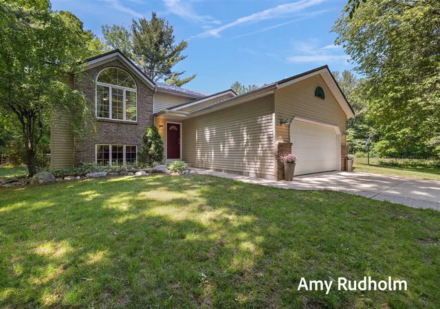Homes for sale in Coopersville, MI | 9262 Leonard St, Coopersville, MI 49404 | MLS# 70537038