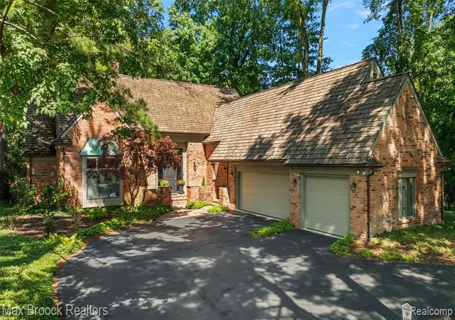 Photo 1 of Condo for sale at 3546 Bloomfield Club Dr, Bloomfield Hills, MI 48301 2103 | MLS# 61025612 | Listing updated on 2026-08-29