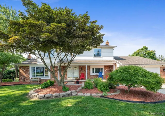 Photo 2 of Single family home for sale at 3739 Fife Ln, West Bloomfield, MI 48323 1710 | MLS# 61011943 | Listing updated on 2026-08-31