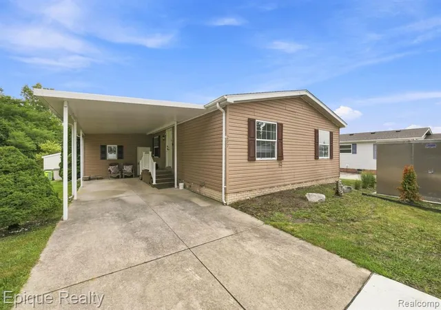 2nd image of 297 Dennis K Ct, White Lake, MI 48386 | MLS# 61022983