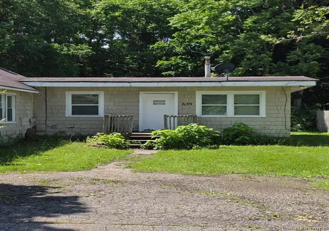 Homes for sale in Lake Orion, MI | 639 Heights Rd, Lake Orion, MI 48362 | MLS# 61005060