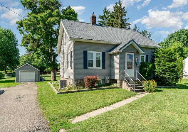 Photo 2 of Sale Pending at 3685 Shattuck Rd, Saginaw, MI 48603 | MLS# 50216378 | Listing updated on 2026-09-08