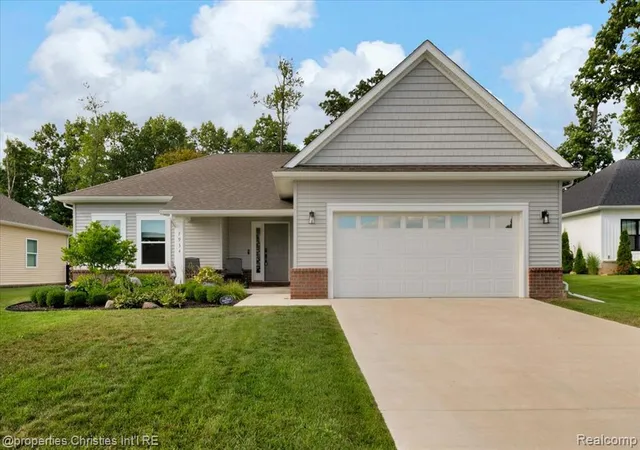 2nd image of Dr, Waterford, MI 48327 3947 | MLS# 61023013