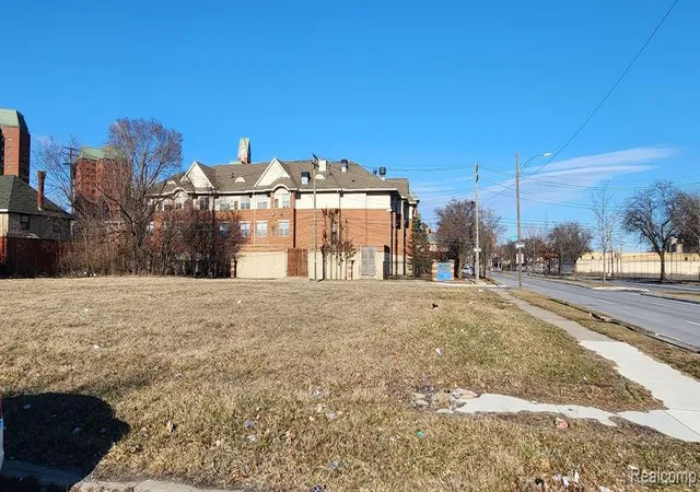 Photo 1 of Sale Pending at 3466 Lincoln St, Detroit, MI 48208 | MLS# 60198633 | Listing updated on 2025-06-30
