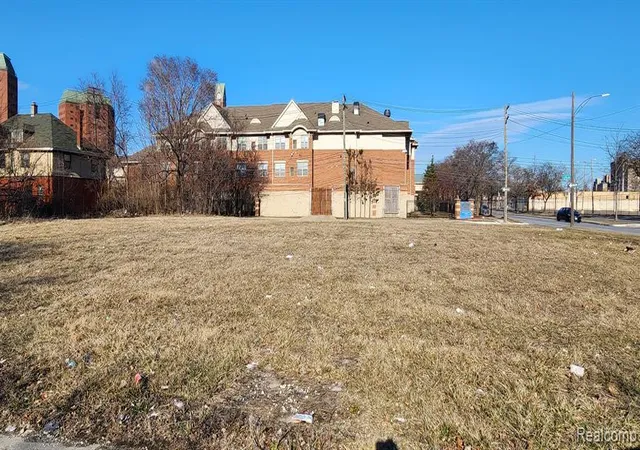Photo 2 of Sale Pending at 3466 Lincoln St, Detroit, MI 48208 | MLS# 60198633 | Listing updated on 2025-06-30
