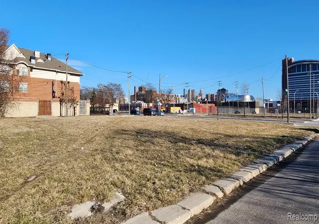 Photo 3 of Sale Pending at 3466 Lincoln St, Detroit, MI 48208 | MLS# 60198633 | Listing updated on 2025-06-30
